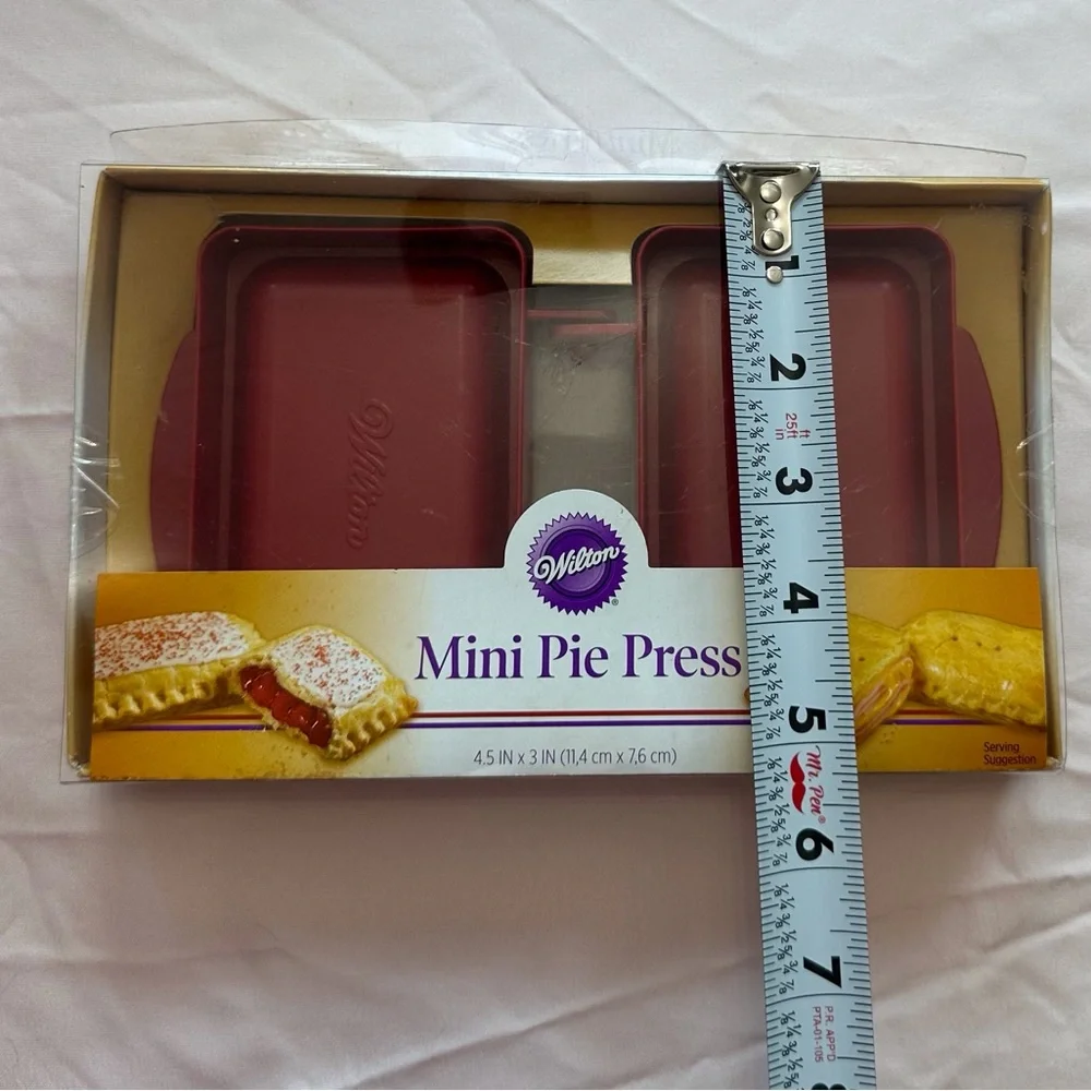 Set of‎ 2 unopened Wilton red mini pie press